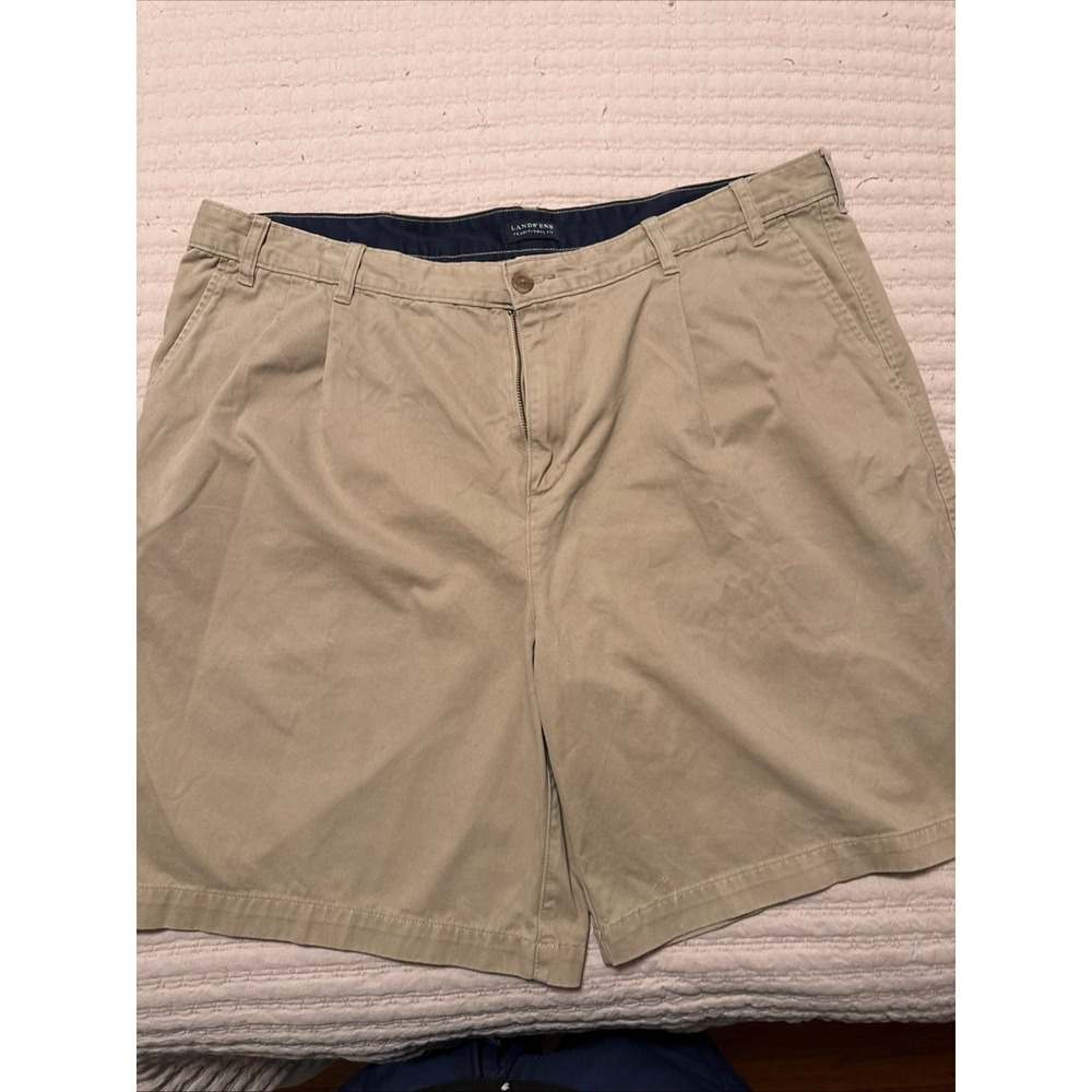 Men's Lands End khaki pleated shorts‎